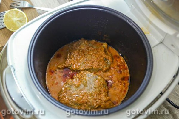 Стейки из свиной шеи в томатно-сливочном соусе в мультиварке