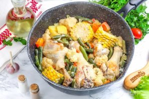 Курица в кефире с овощами