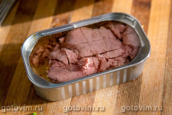 Салат из печени трески с яйцом и огурцом