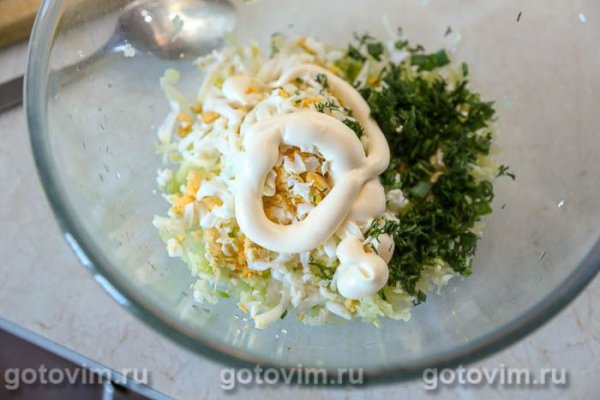 Салат из зеленой редьки с вареным языком