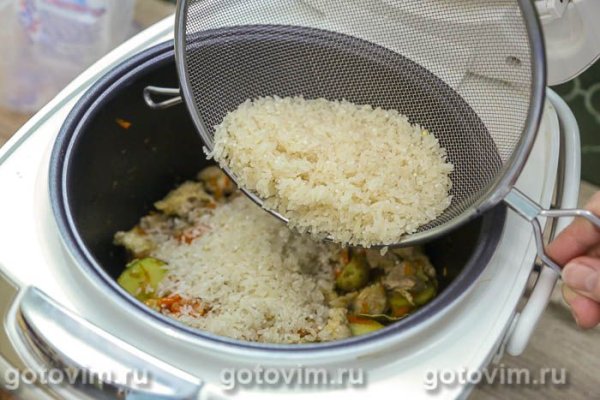 Плов со свининой и картофелем в мультиварке