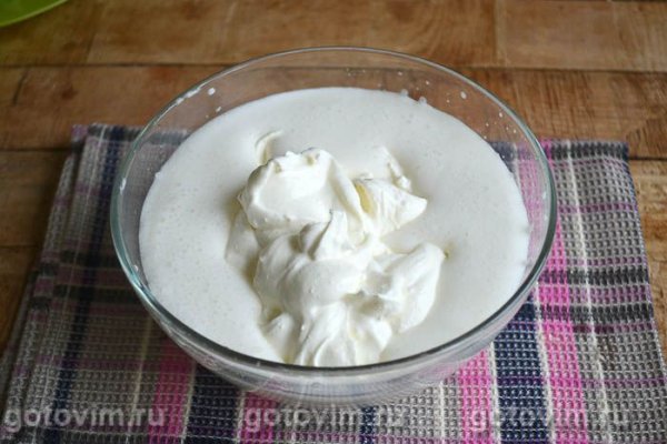 Блинный торт с бананами и шоколадом