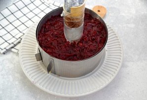 Салат "Гранатовый браслет" с сыром