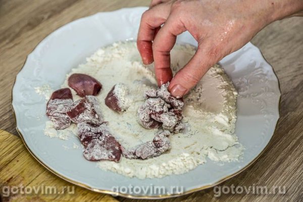 Куриная печень в томатно-сметанном соусе в мультиварке