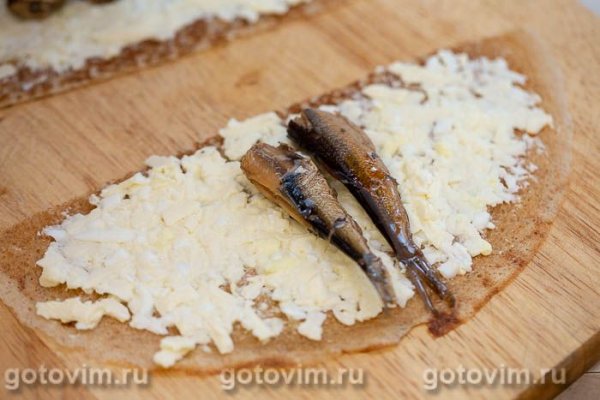 Блины с плавленым сыром и шпротами