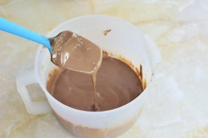 Шоколадный слоеный торт