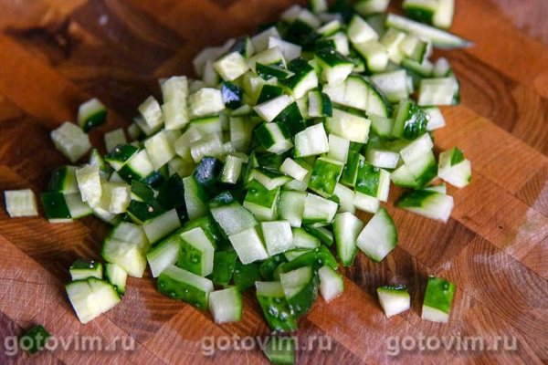 Салат из печени трески с яйцом и огурцом