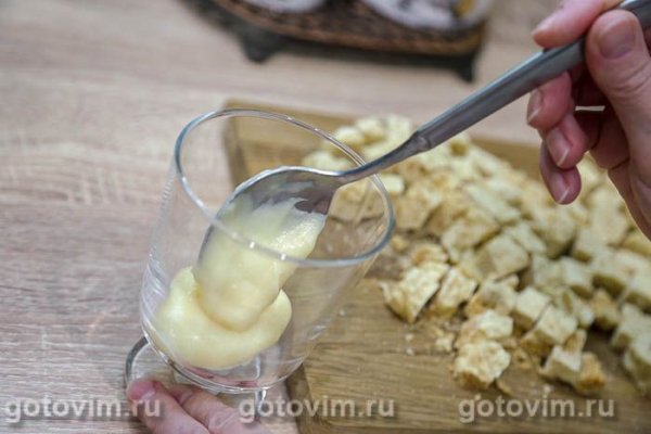 Десерт порционный с бисквитом и заварным кремом (Трайфл)