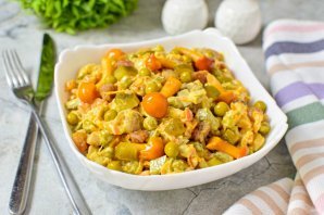 Салат с курицей и опятами