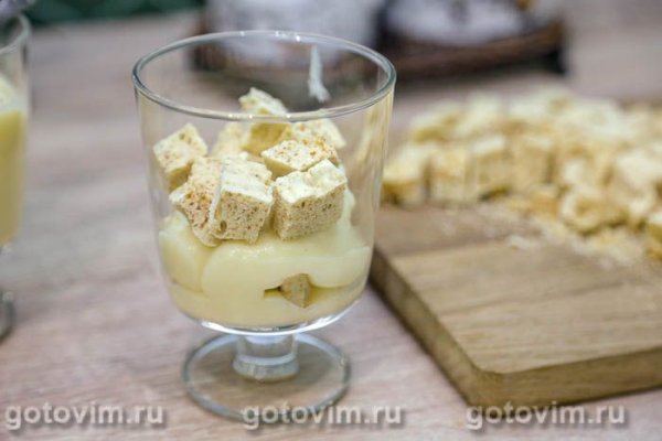 Десерт порционный с бисквитом и заварным кремом (Трайфл)