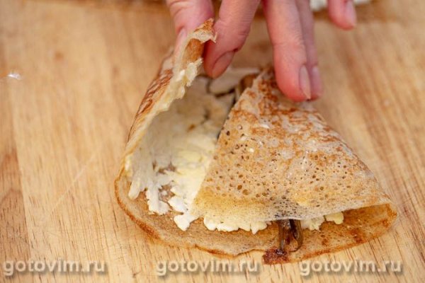 Блины с плавленым сыром и шпротами