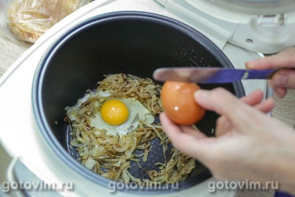 Яичница с луком в мультиварке