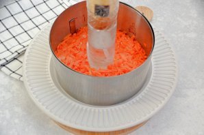 Салат "Гранатовый браслет" с сыром