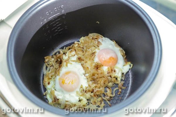Яичница с луком в мультиварке