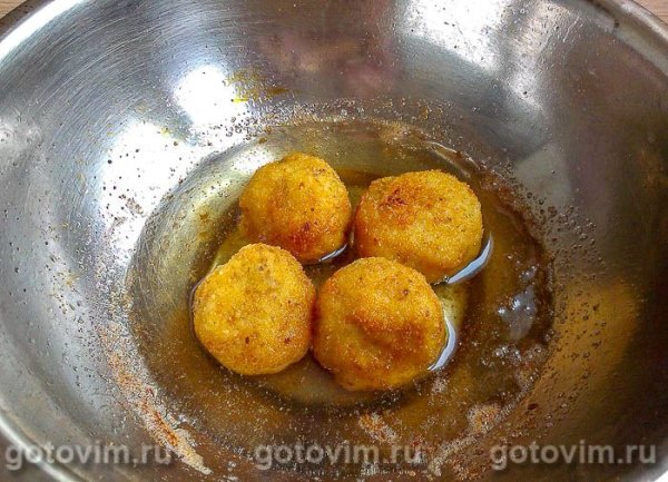 Куриные крокеты с соусом бешамель