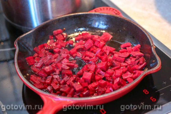 Борщ с лесными грибами и фасолью