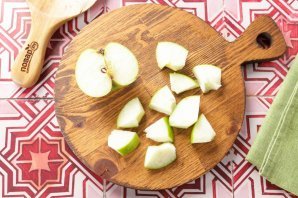 Печень с луком и яблоками