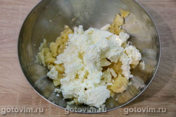 Манник с творогом и бананами в микроволновке