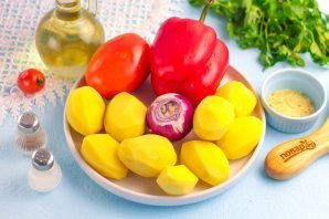 Картофель тушеный с овощами