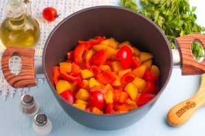 Картофель тушеный с овощами