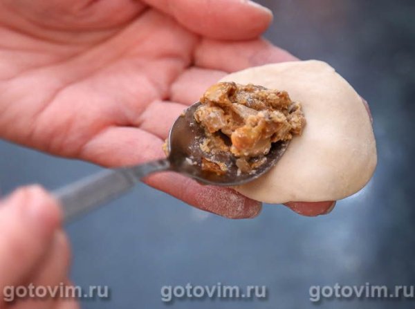 Пельмени с лисичками в сметане