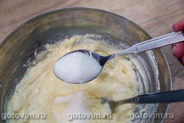 Творожная запеканка с бананами и манкой в микроволновке