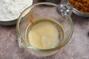 Пирог постный с изюмом