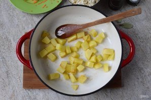 Овощное рагу с картофелем и капустой