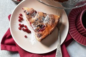 Открытый пирог с брусникой