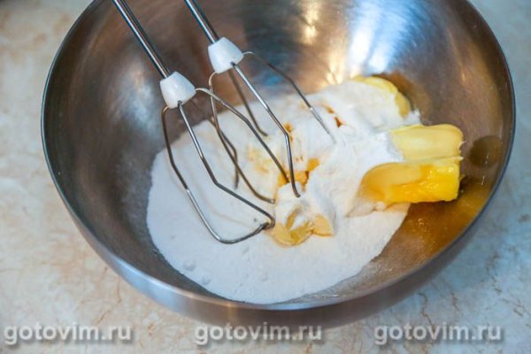 Рулет из кокосового бисквита с творожной начинкой и облепиховым желе