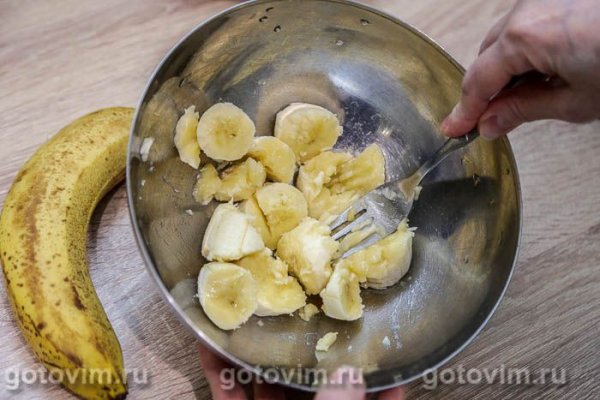 Манник с творогом и бананами в микроволновке