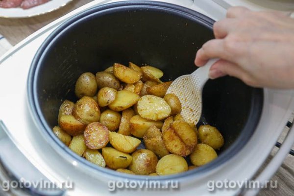 Картофель беби, обжаренный в мультиварке