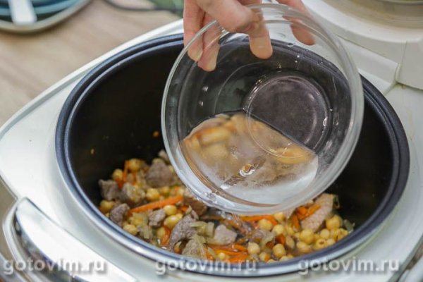 Плов со свининой и нутом в мультиварке