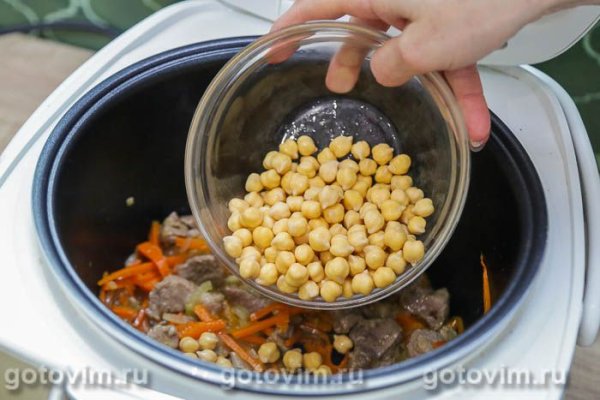Плов со свининой и нутом в мультиварке