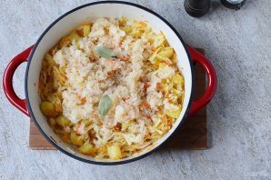 Овощное рагу с картофелем и капустой