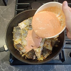 Белая рыба в ароматном соусе