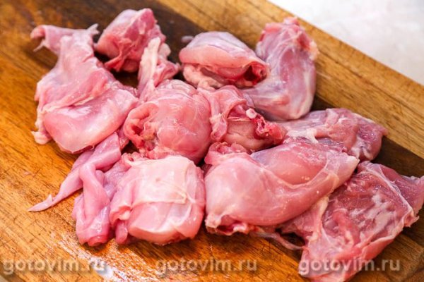 Кролик в горшочке с беконом и луком Кролик в горшочке с беконом и луком