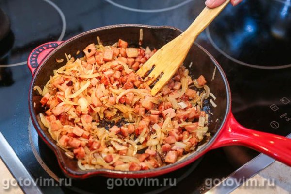 Кролик в горшочке с беконом и луком Кролик в горшочке с беконом и луком