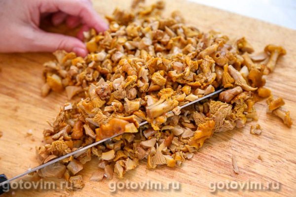 Пельмени с лисичками в сметане