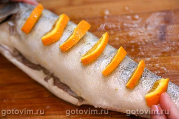 Судак с апельсинами, запеченный в пергаменте