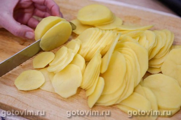 Гратен из картофеля с луком-шалот в мультиварке Гратен из картофеля с луком-шалот в мультиварке