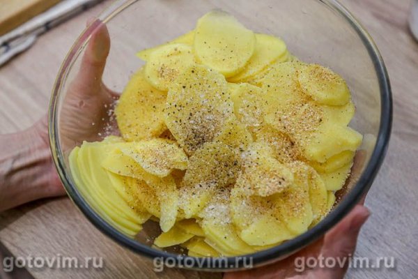 Гратен из картофеля с луком-шалот в мультиварке Гратен из картофеля с луком-шалот в мультиварке