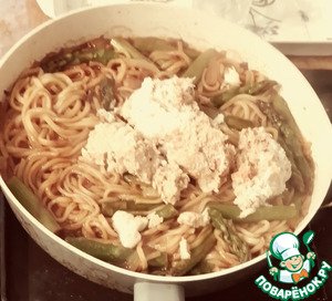 Лапша с крабом и спаржей Лапша с крабом и спаржей
