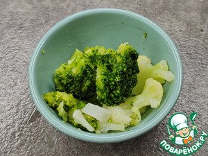 Рыбные котлеты на пару с гарниром и соусом (Диета n1)