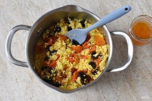 Постная пшенная каша с сухофруктами Постная пшенная каша с сухофруктами