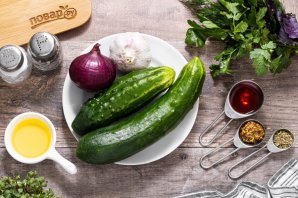 Салат из огурцов и зелени