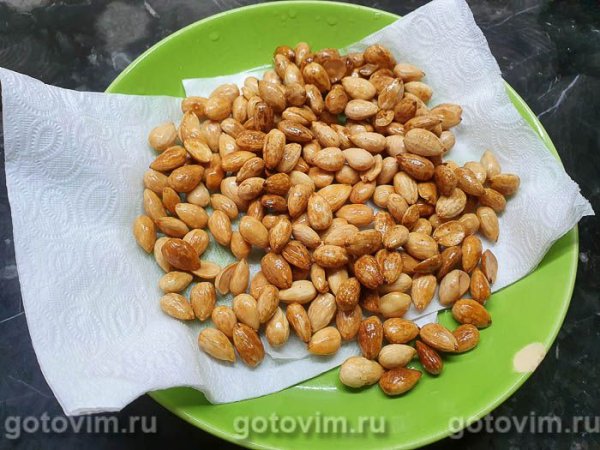 Десерт &laquo;Муравейник&raquo; с жареным миндалем