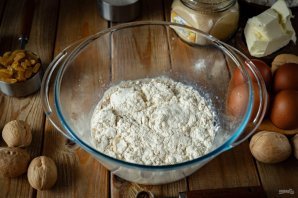 Кулич с орехами