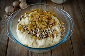 Кулич с орехами