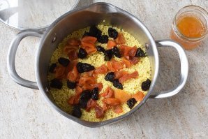 Постная пшенная каша с сухофруктами Постная пшенная каша с сухофруктами